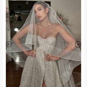 Berta 23-13 Veil with sparkles & blusher. Perfect condition worn for 1 hour.